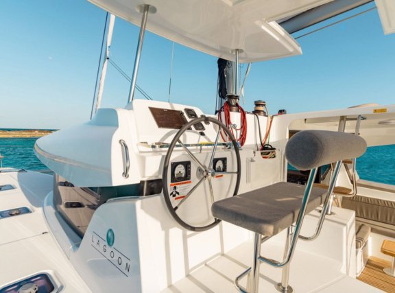 Image of Queen Annezia yacht #11