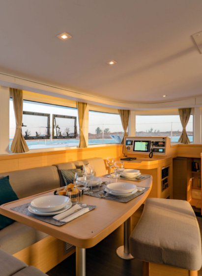 Image of Queen Annezia yacht #13