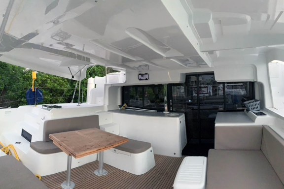 Image of Maui yacht #5