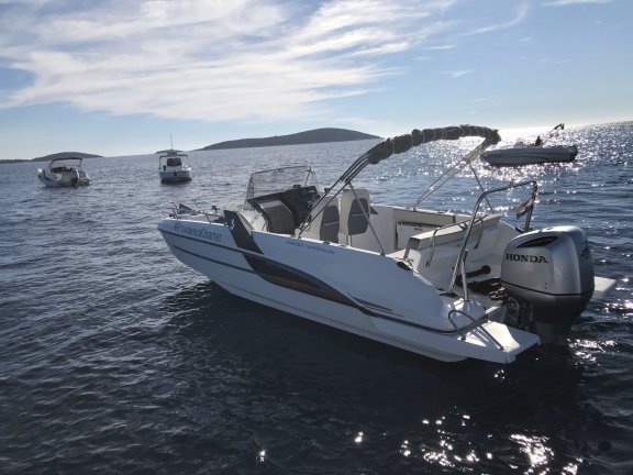 Image of Beneath Flyer 7.7 Space Deck yacht #5