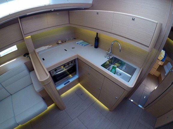 Image of Avalon II yacht #11