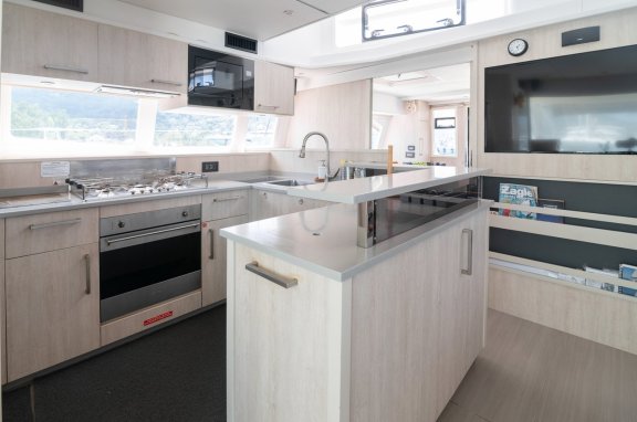 Image of Between yacht #12