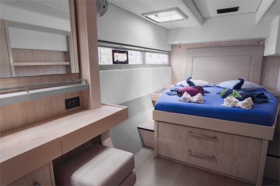 Image of Between yacht #16