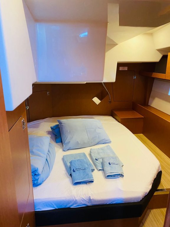 Image of B-Line yacht #12