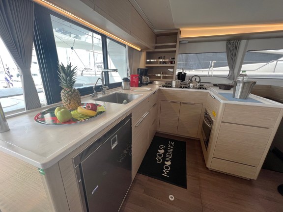 Image of Moondance yacht #18