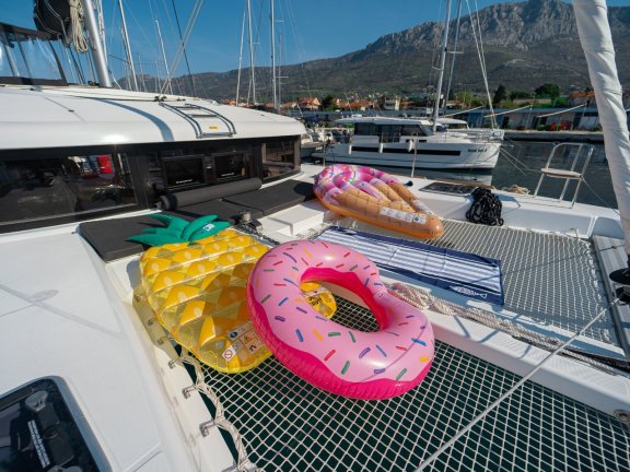 Image of Sweet Lota yacht #3