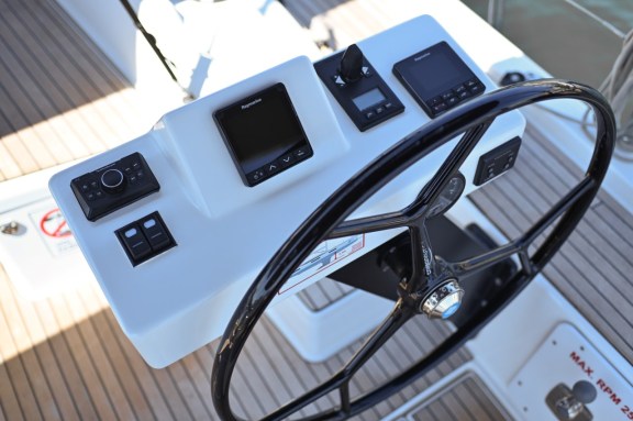 Image of La Familia yacht #24