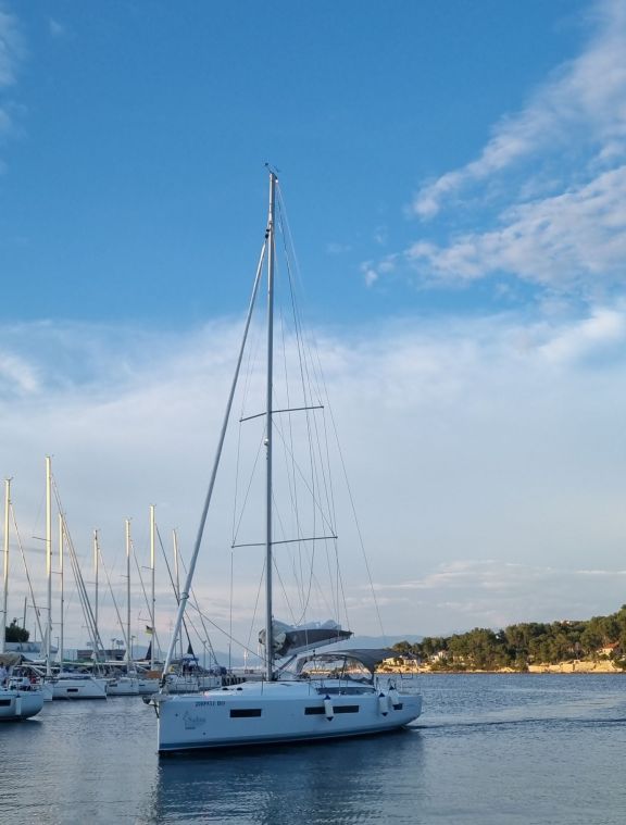 Image of Izzy yacht #6