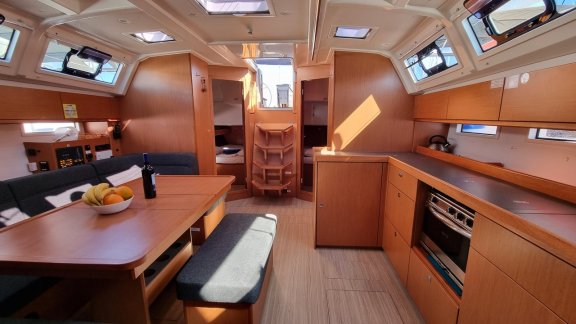 Image of Spring Dolphin yacht #10