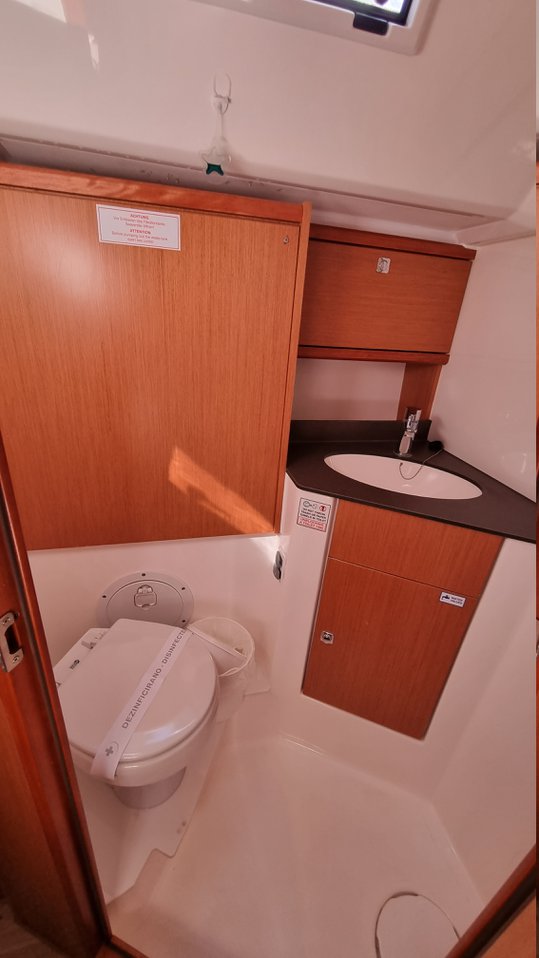 Image of Spring Dolphin yacht #16