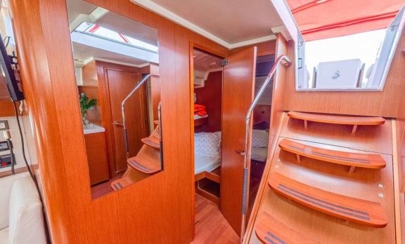 Image of South Point yacht #16