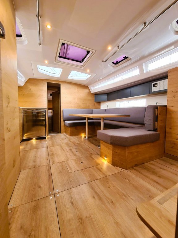 Image of Hangover yacht #16