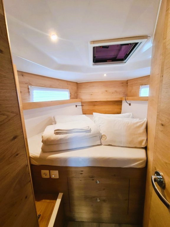 Image of Hangover yacht #22