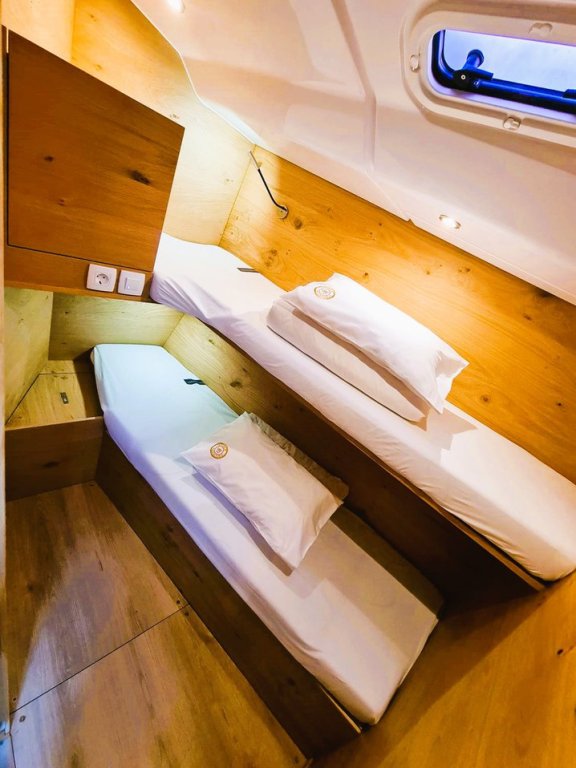 Image of Hangover yacht #19