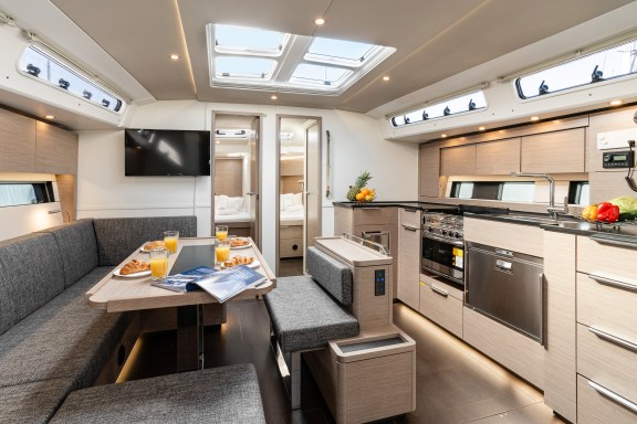 Image of White Pearl yacht #17