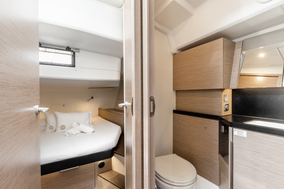 Image of White Pearl yacht #25