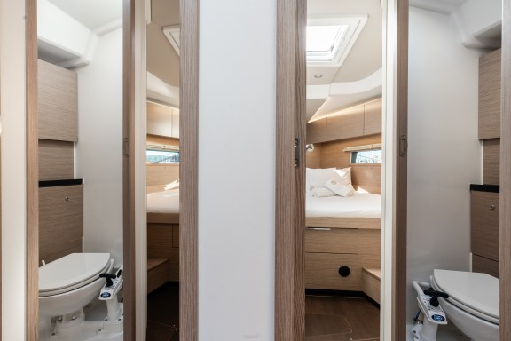 Image of White Pearl yacht #28