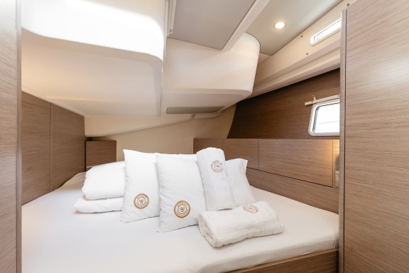 Image of Ladies G yacht #7