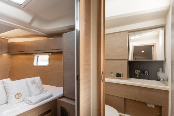 Image of Ladies G yacht #11