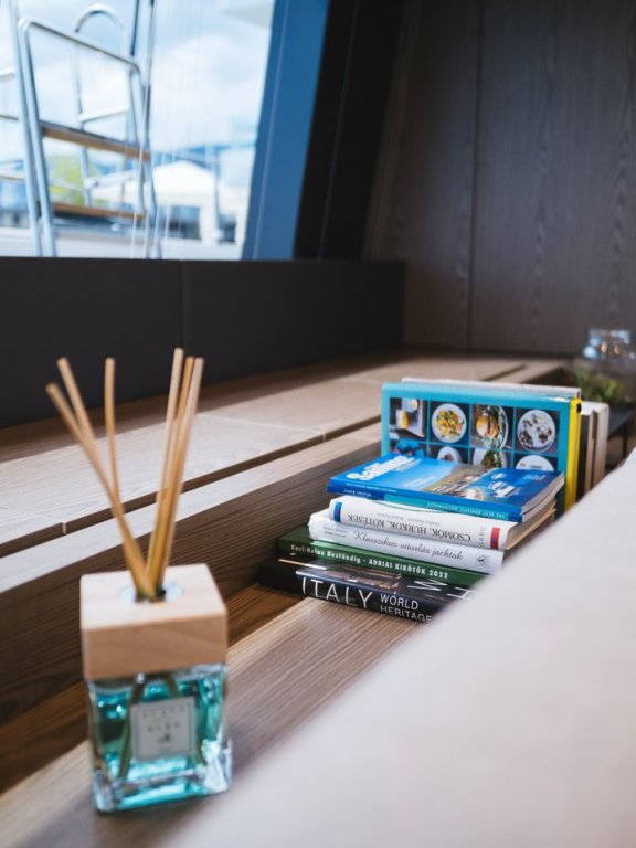 Image of Sweet Dreams yacht #40