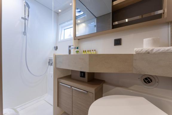 Image of Linda II yacht #13