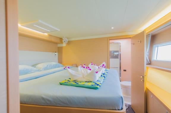 Image of Blue Moon yacht #15