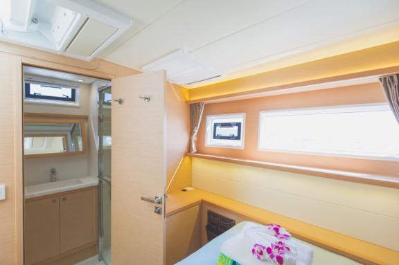 Image of Blue Moon yacht #18