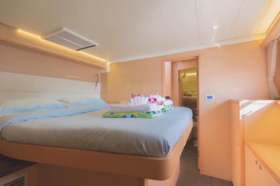 Image of Blue Moon yacht #13