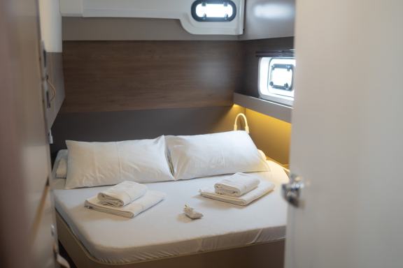 Image of Maya Bay 4 yacht #17