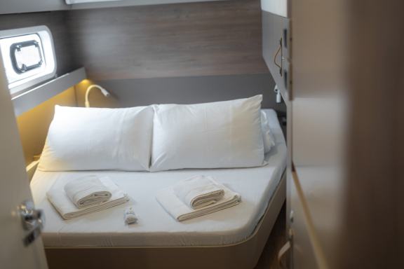 Image of Maya Bay 4 yacht #16