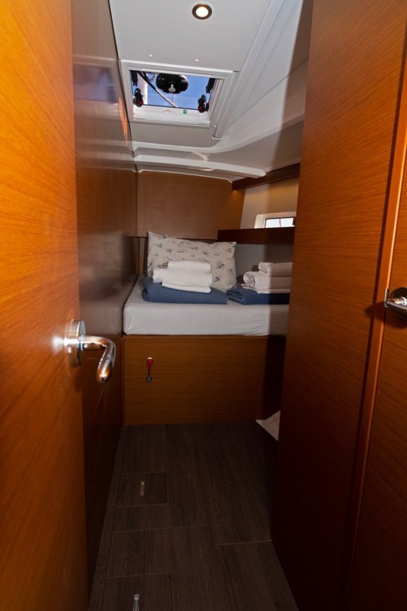 Image of Mystic Kiss yacht #8