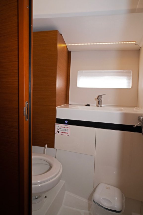 Image of Mystic Kiss yacht #12