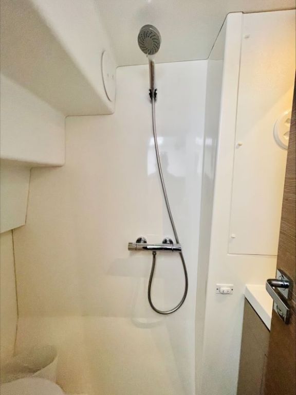 Image of Runny Babbit yacht #16