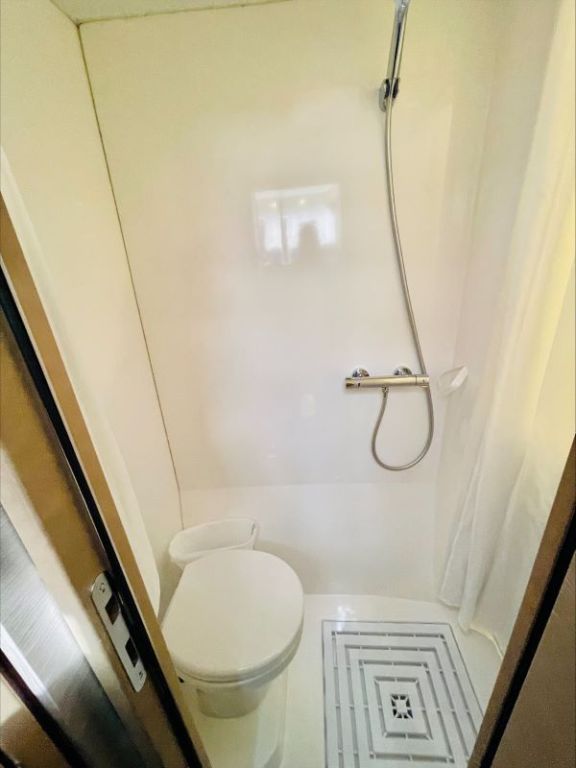 Image of Runny Babbit yacht #17