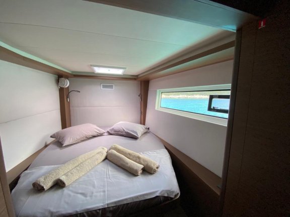 Image of Victoria yacht #32