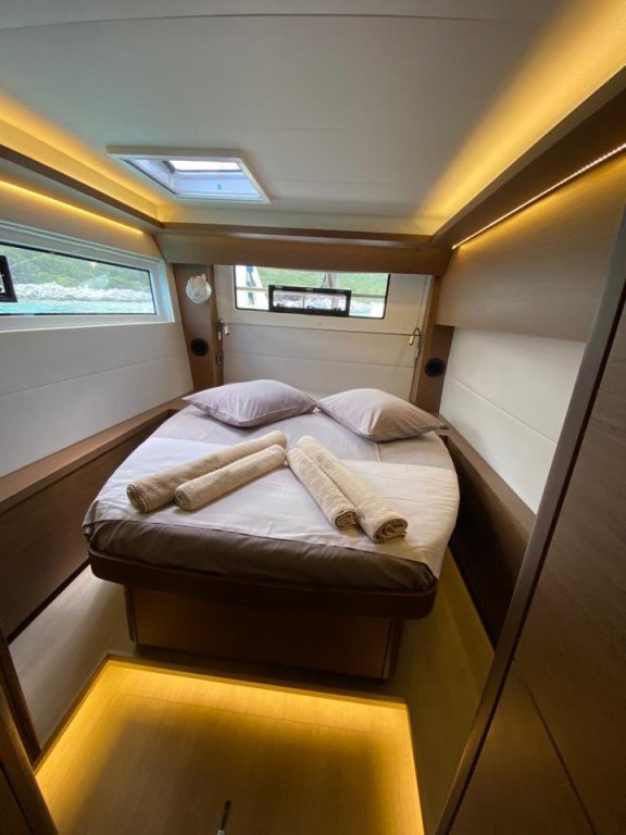 Image of Victoria yacht #33