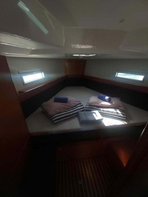 Image of Livka IV yacht #13