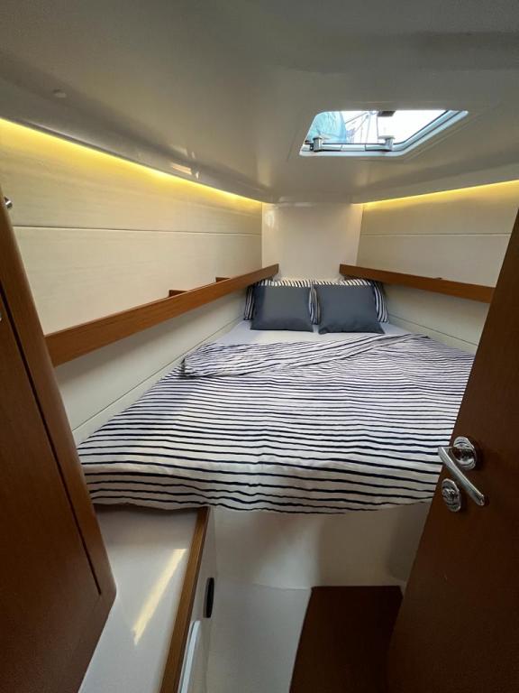 Image of Ultra First yacht #14