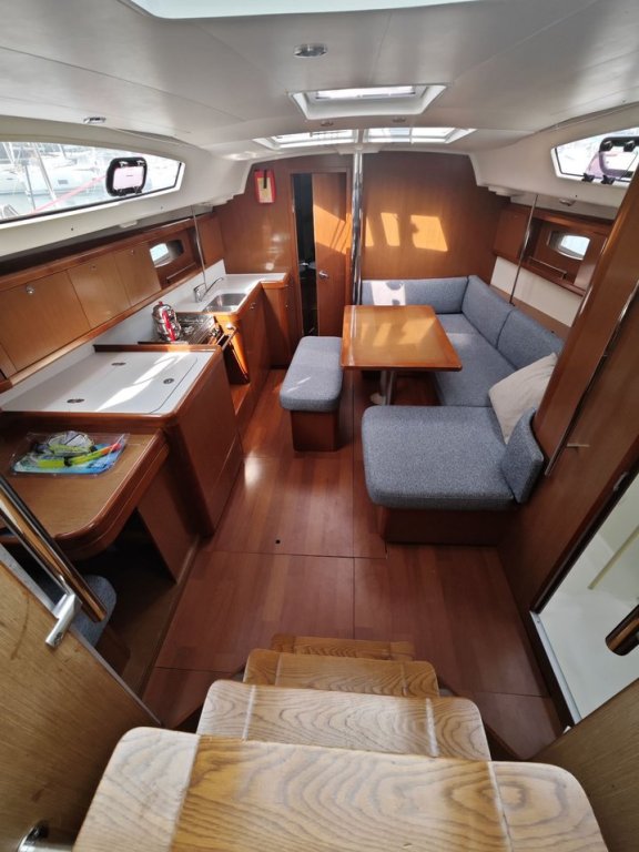 Image of Violet yacht #14