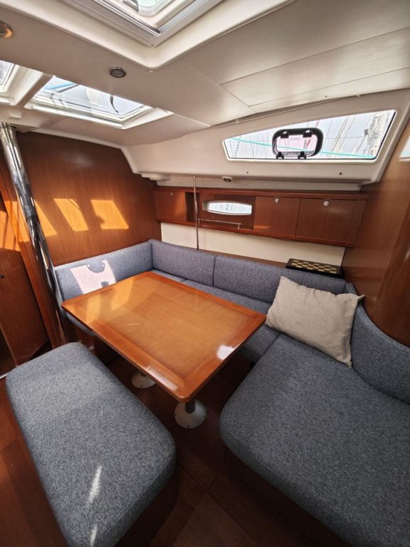 Image of Violet yacht #15