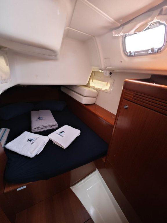 Image of Violet yacht #20