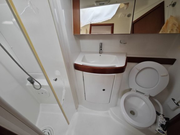 Image of Violet yacht #23