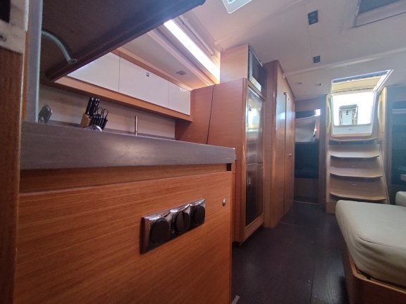 Image of Weasley yacht #11