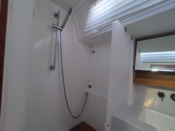 Image of Weasley yacht #19