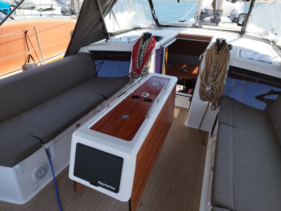 Image of Thymus yacht #4