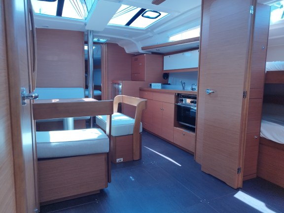 Image of Thymus yacht #10
