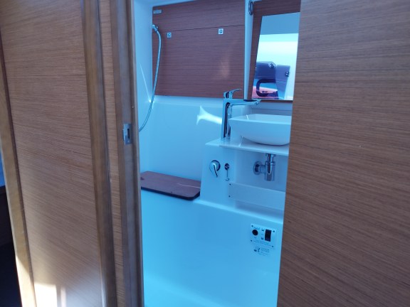 Image of Thymus yacht #14