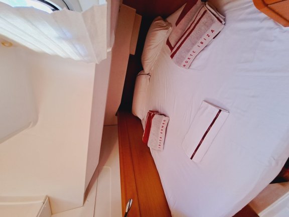 Image of Mientras Tanto yacht #14