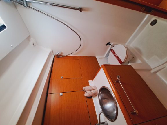 Image of Mientras Tanto yacht #22