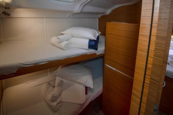 Image of No Limits yacht #33